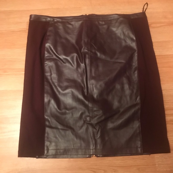 🥶Leather &Ponte Side Panel Skirt - Picture 2 of 8